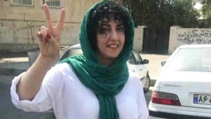 إيرانيون يطالبون بالإفراج عن نرجس محمدي بعد تدهور حالتها الصحية 