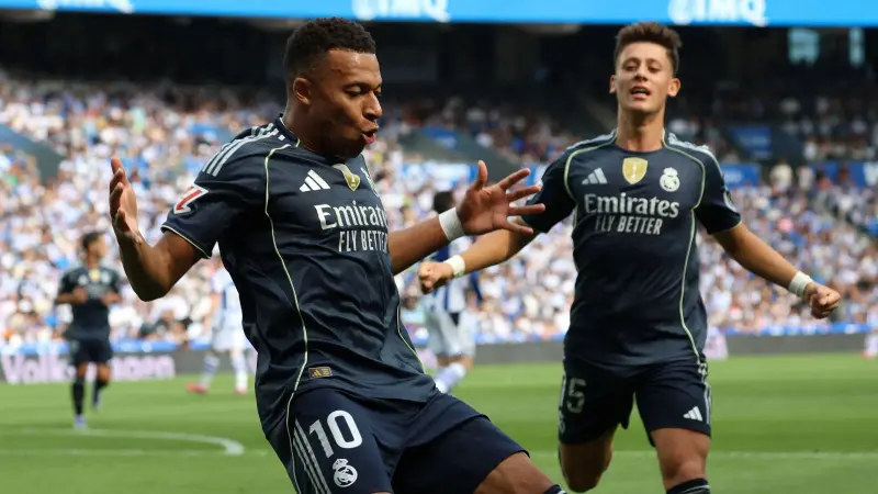 حمّام ثلج يجمع غولر ورونالدو في مشهد لافت