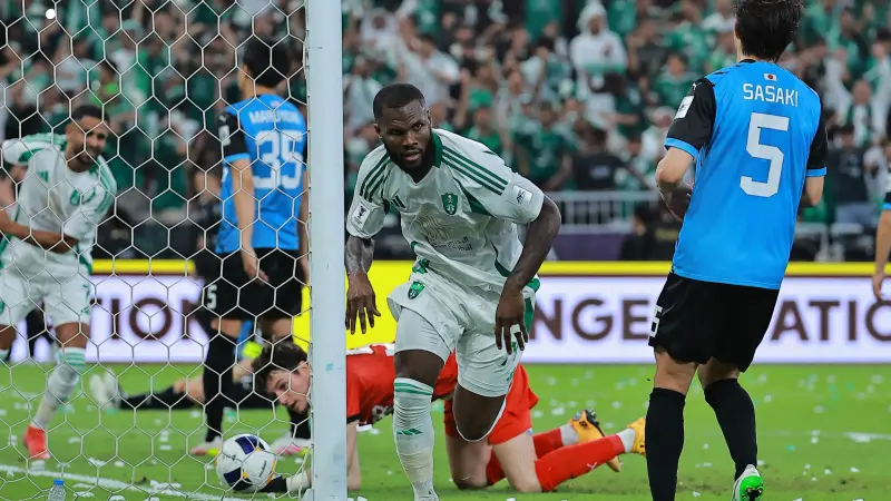 غيابات وقائمة تشكيلة الأهلي اليوم ضد الاتفاق.. كيسيه جاهز للقمّة