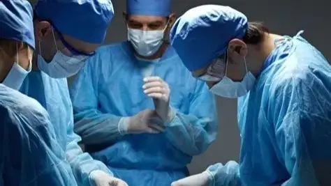 إنجاز طبي مصري.. جراحة دقيقة تعيد التوازن لعمود فقري مُعوّج