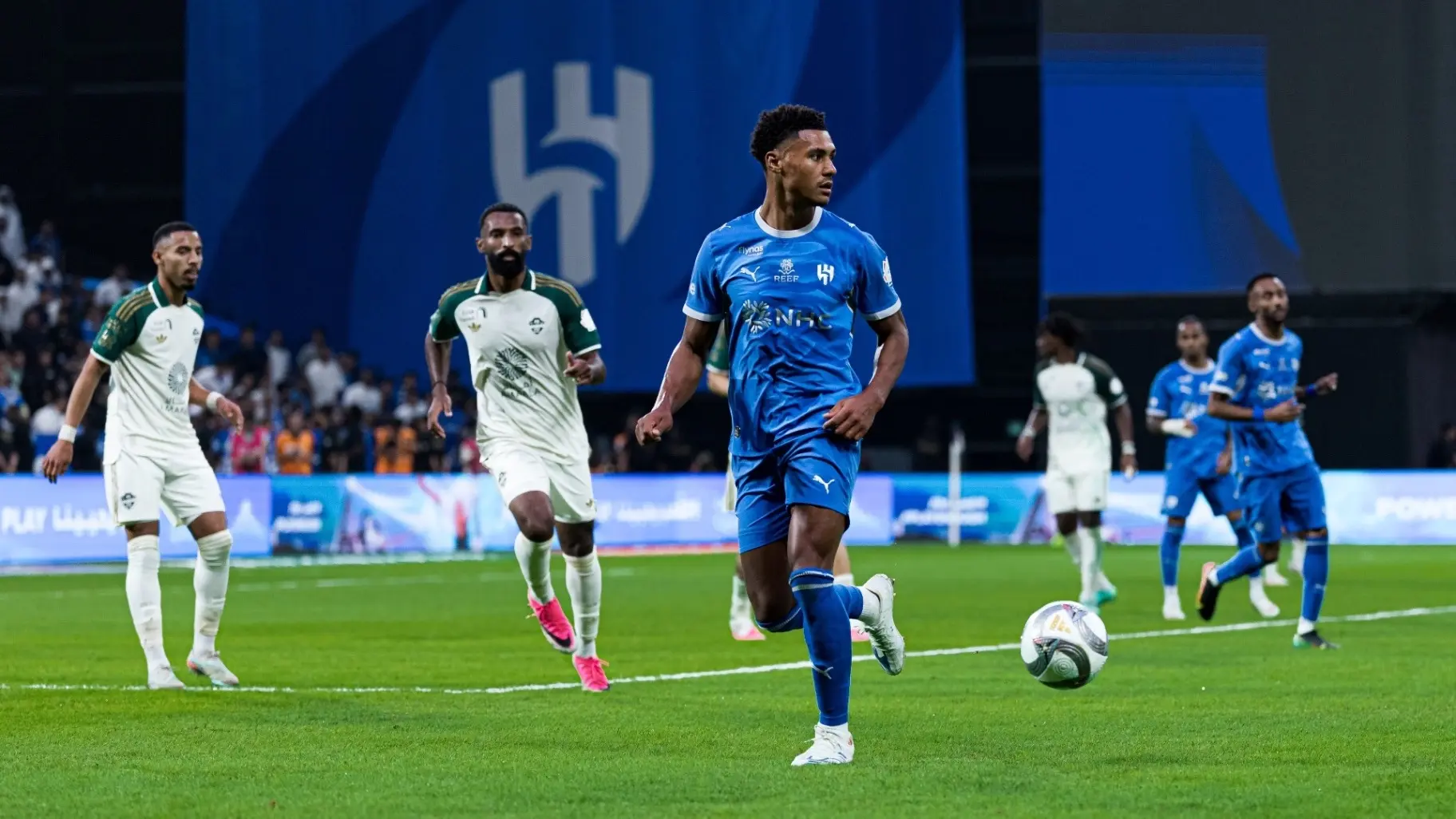 واتكنز يسجل في ظهوره الأول مع الهلال (إكس) واتكنز يسجل في ظهوره الأول مع الهلال (إكس)