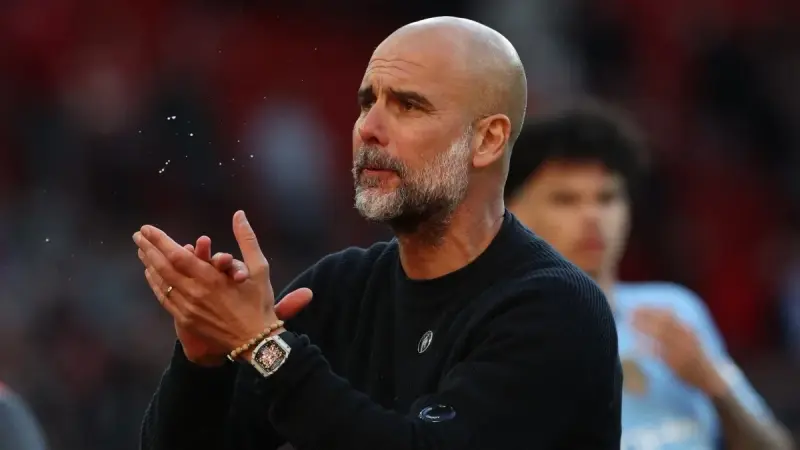 غوارديولا ينتقد جماهير مانشستر يونايتد التي هاجمت فودين لاعب السيتي