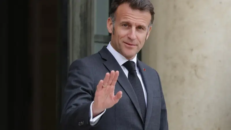 ماكرون يحث إيران على وقف هجماتها والتفاوض