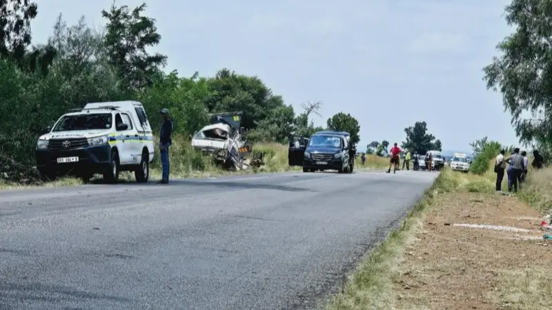 فيديو - حادث مروري يودي بحياة 13 طفلا في جنوب إفريقيا