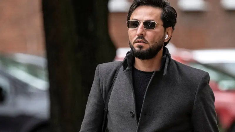 بعد عام على مقتله.. قبر سلوان موميكا يثير جدلا واسعاً