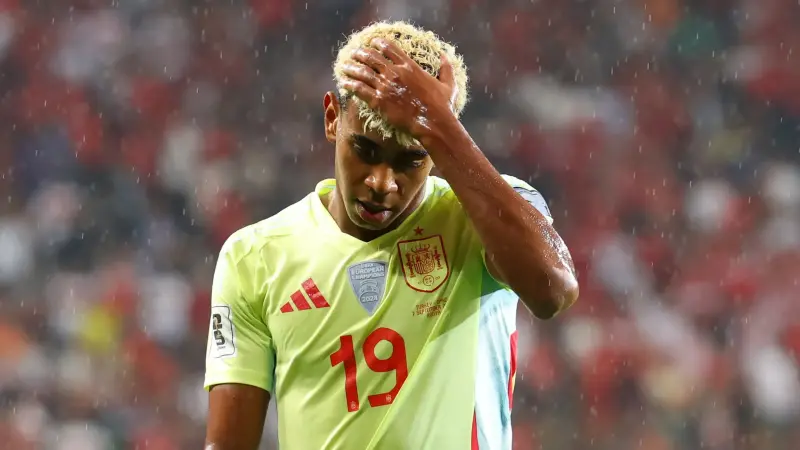 لابورتا يفتح النار على المنتخب الإسباني ويسير على نهج فليك بسبب لامين يامال