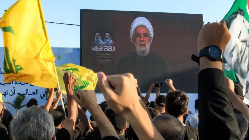 خلال لقائه لاريجاني.. نعيم قاسم يشيد بـ"الدور الإيراني"