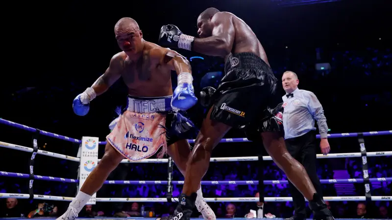دانييل دوبوا يهزم فابيو واردلي ويحرز لقب الوزن الثقيل لمنظمة "WBO"