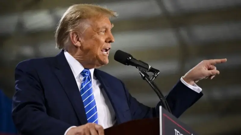 ترامب يكسر صمته ويعلّق على وفاة نافالني