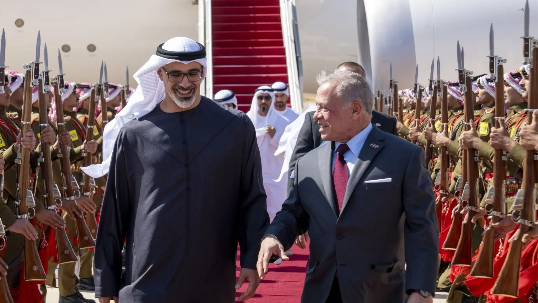 ولي عهد أبوظبي مع ملك الأردن في العقبة للمشاركة بتدشين مشروع السكة الحديد ولي عهد أبوظبي مع ملك الأردن في العقبة للمشاركة بتدشين مشروع السكة الحديد