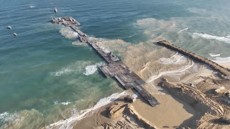 بعد إعادة ربطه بالشاطئ.. رصيف غزة البحري قد يستأنف عملياته اليوم