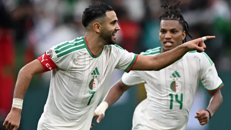 معلق مباراة الجزائر وغينيا الاستوائية اليوم.. صوت مميز