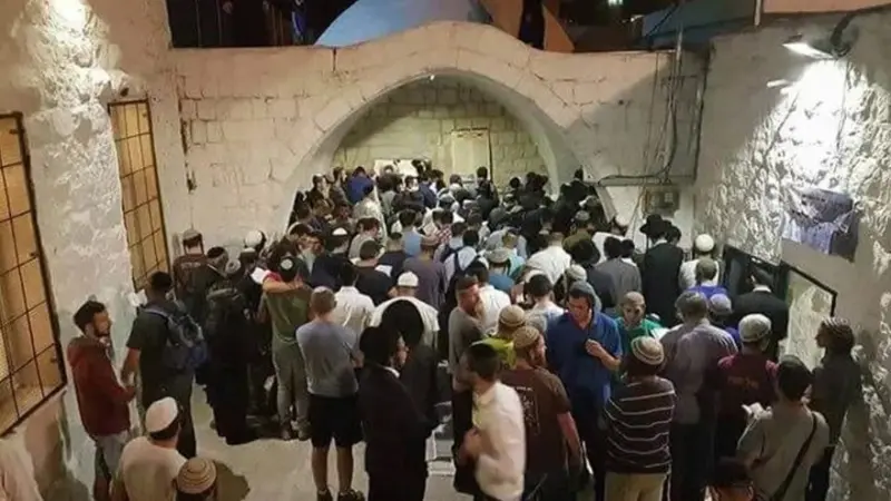 للمرة الأولى منذ 25 عاما.. إسرائيل تسمح بالصلاة نهارا في قبر يوسف