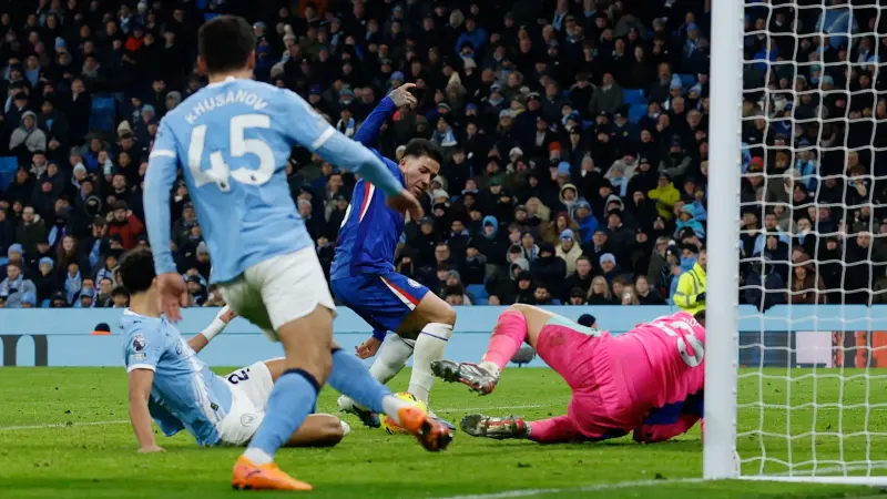 الدوري الإنجليزي - تشيلسي يخدم مصالح أرسنال بتعادل قاتل مع مانشستر سيتي