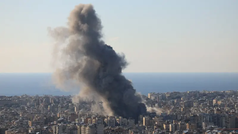 لبنان.. 52 قتيلا و154 جريحا جراء الغارات الإسرائيلية