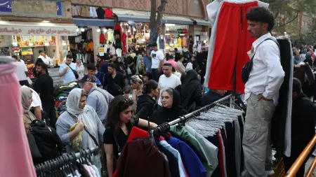 "انفجار غضب" يلوح في إيران مع تفاقم الأزمة المعيشية