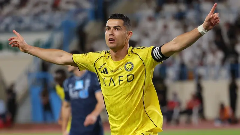 سبب مرض كريستيانو رونالدو ومغادرته مباراة النصر والاتفاق