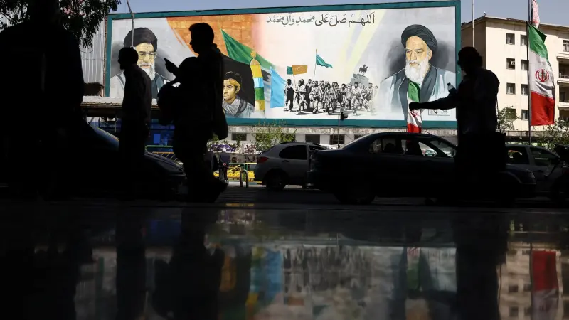 "الموت لأميركا" في الخطاب.. والإقامة الدائمة في الواقع لعائلات قادة إيران