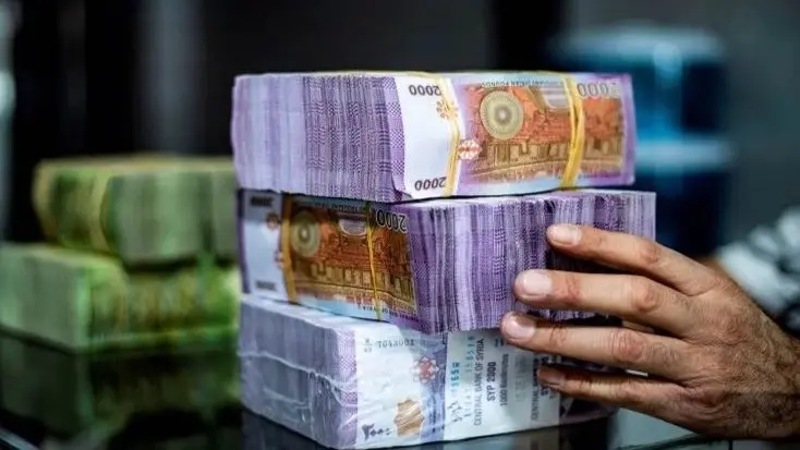 سعر الدولار مقابل الليرة السورية يرتفع 100 ليرة في السوق السوداء