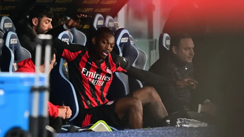 فيديو - لقطة أثارت الجدل.. رافايل لياو ينفعل على أليغري بعد استبداله