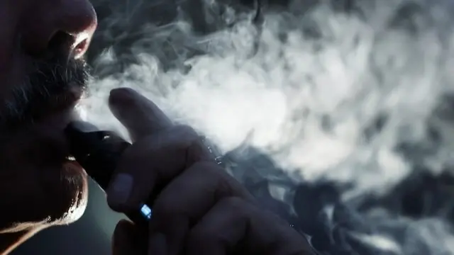 نكهات السجائر الإلكترونية ربما تؤثر سلبًا على نمو الأجنة