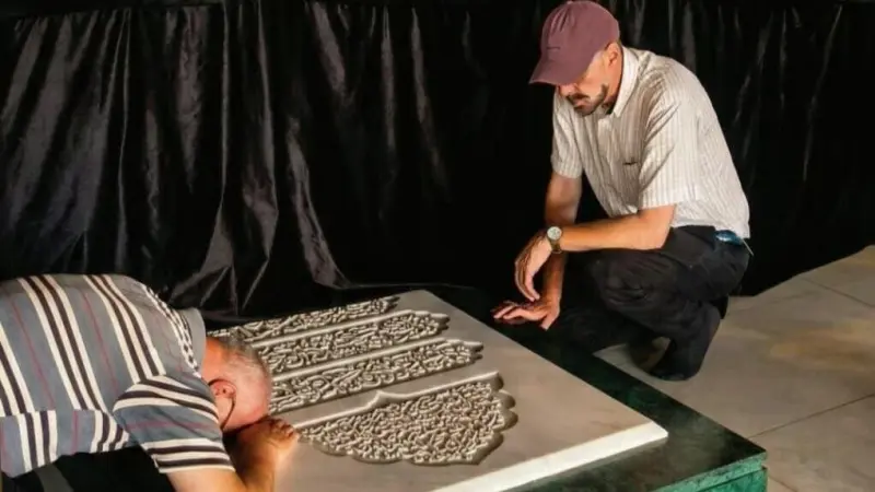 صحفي إسرائيلي يثير الجدل في لبنان بعد زيارته قبر نصر الله