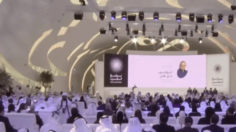 فيديو - جائزة نوابغ العرب في دبي تكرم شخصيات علمية مرموقة