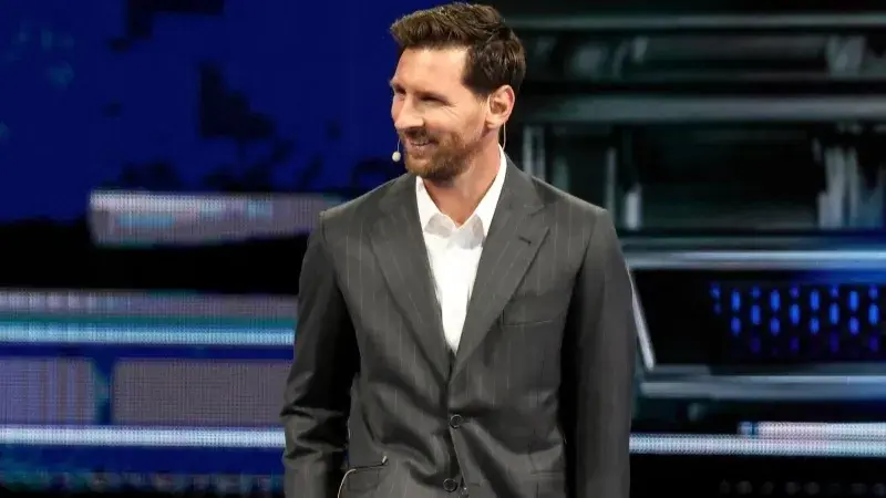 ميسي يشارك في احتفالات أنغولا بعيد استقلالها.. ما القصة؟