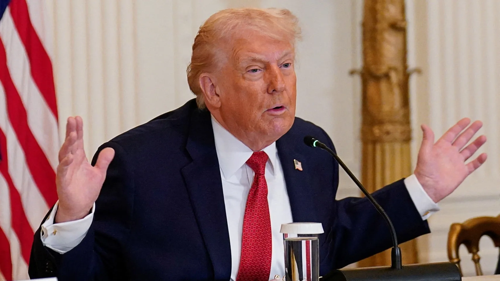 ترامب: قد أفرض رسوما على الدول التي لا تؤيد الخطة بشأن غرينلاند 