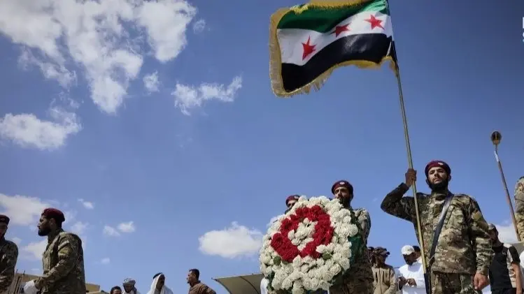11 قتيلا عسكريا بانفجار داخل قاعدة في دير الزور