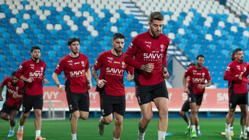تشكيلة الهلال اليوم أمام ضمك.. الغيابات تعصف بالزعيم