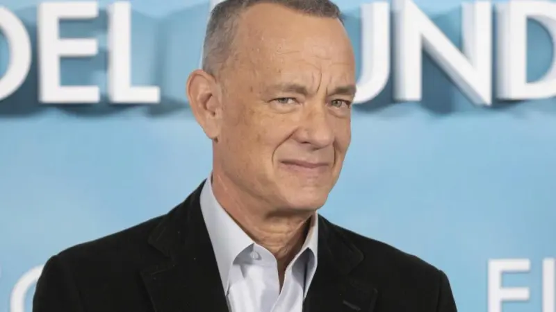 توم هانكس "ضحية" الذكاء الاصطناعي.. ظهر في إعلان لم يصوّره