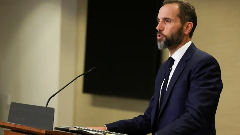 المدعي العام المرتبط بقضايا ترامب يمثل أمام الكونغرس خلف أبواب مغلقة