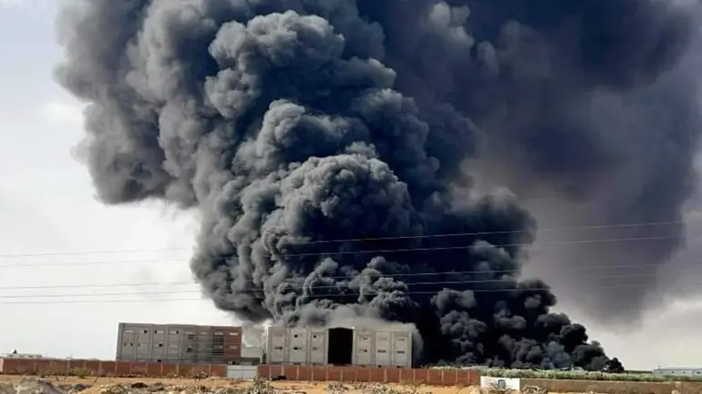 ذعر بين السكان.. ما سبب حريق مصنع البلاستيك في صفاقس؟