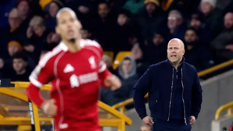 أسطورة ليفربول يطالب سلوت بتعديل طارئ في صفوف "الريدز"