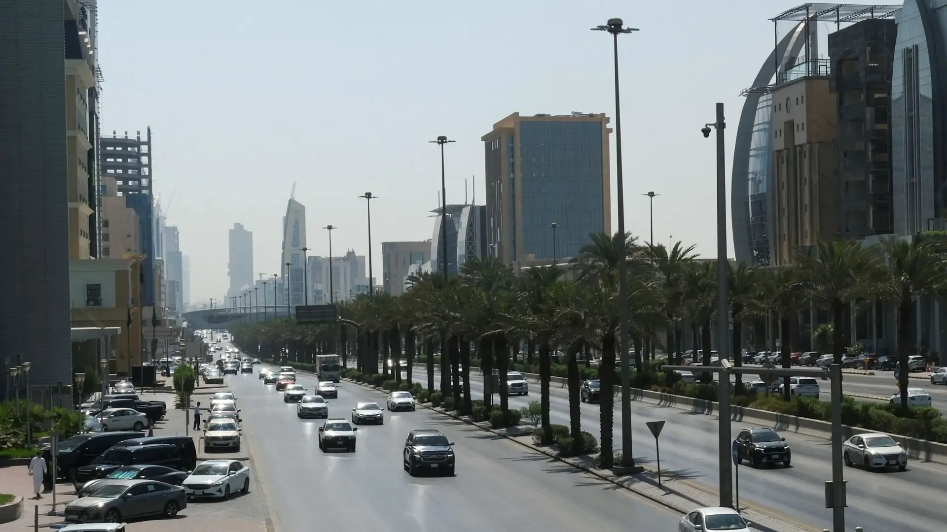 رسائل متضاربة بين "الحوثي" والسعودية بشأن الهجمات (رويترز) رسائل متضاربة بين "الحوثي" والسعودية بشأن الهجمات (رويترز)