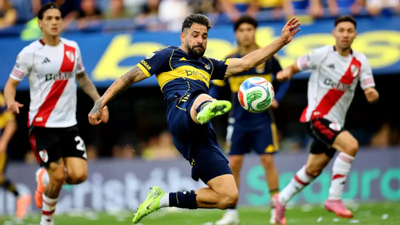 نتيجة وملخص مباراة بوكاجونيورز وريفر بليت.. من حسم السوبر كلاسيكو؟