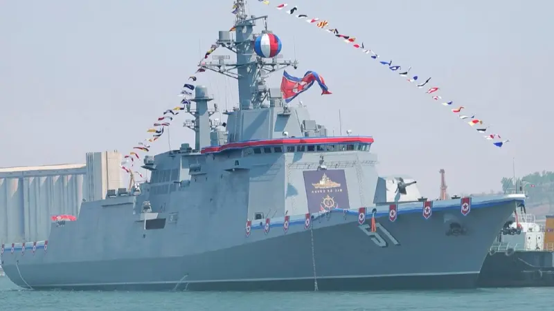 كوريا الشمالية.. كيم جونغ أون يشرف على اختبار مدمرة حديثة