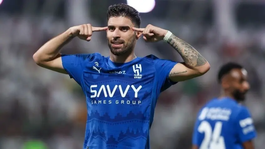 الإعلامي وليد الفراج يدعم روبن نيفيز بعد هتافات جماهير التعاون (إكس) الإعلامي وليد الفراج يدعم روبن نيفيز بعد هتافات جماهير التعاون (إكس)
