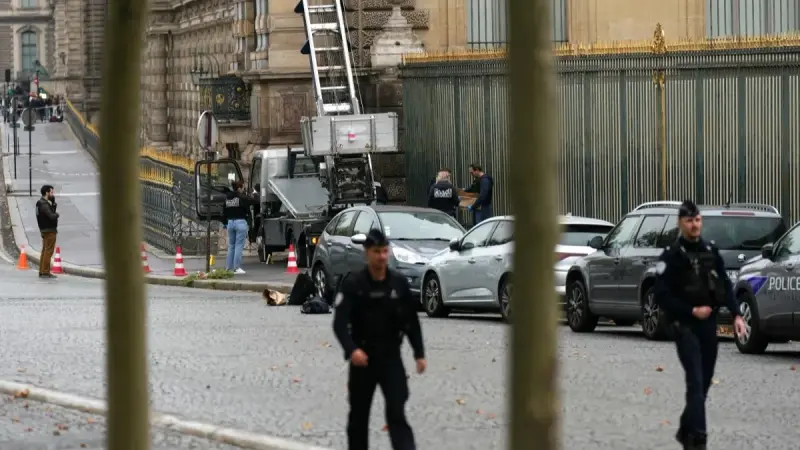 فرنسا تلقي القبض على متهمين جدد في واقعة سرقة متحف اللوفر