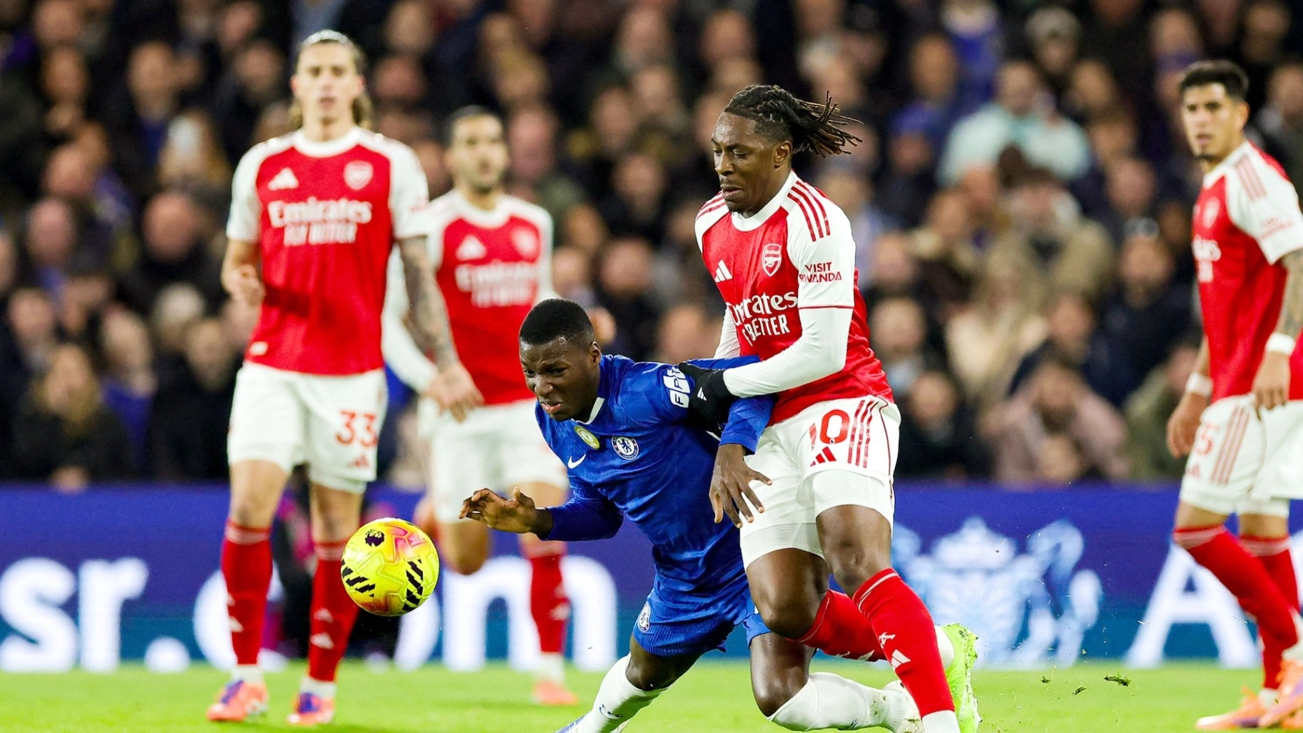 الدوري الإنجليزي - أرسنال يصطدم بتشلسي وسيتي يواصل يتربص بالصدارة 