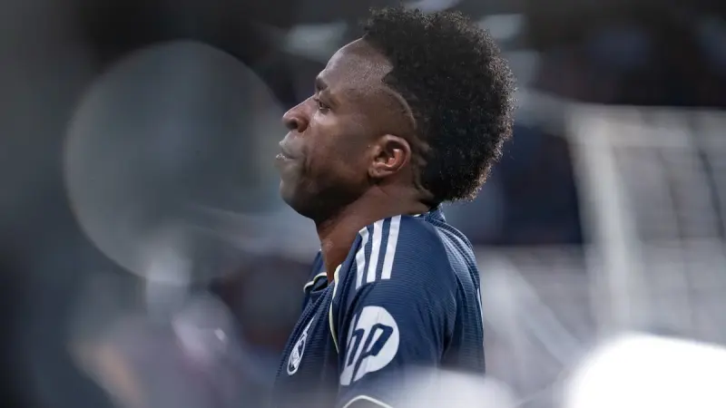 هل يرضخ فينيسيوس جونيور للإغراءات السعودية أم البقاء في الريال؟