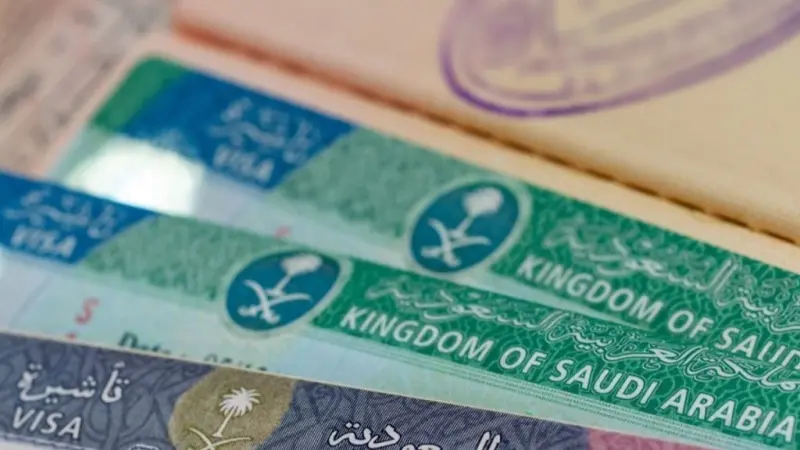 ما هي شروط تمديد تأشيرات الزيارة المنتهية في السعودية؟ الرابط والخطوات