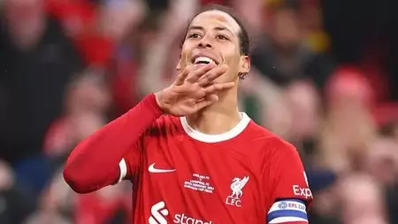 فيديو - الكشف عن سبب الاحتفال المميز لفيرجيل فان دايك