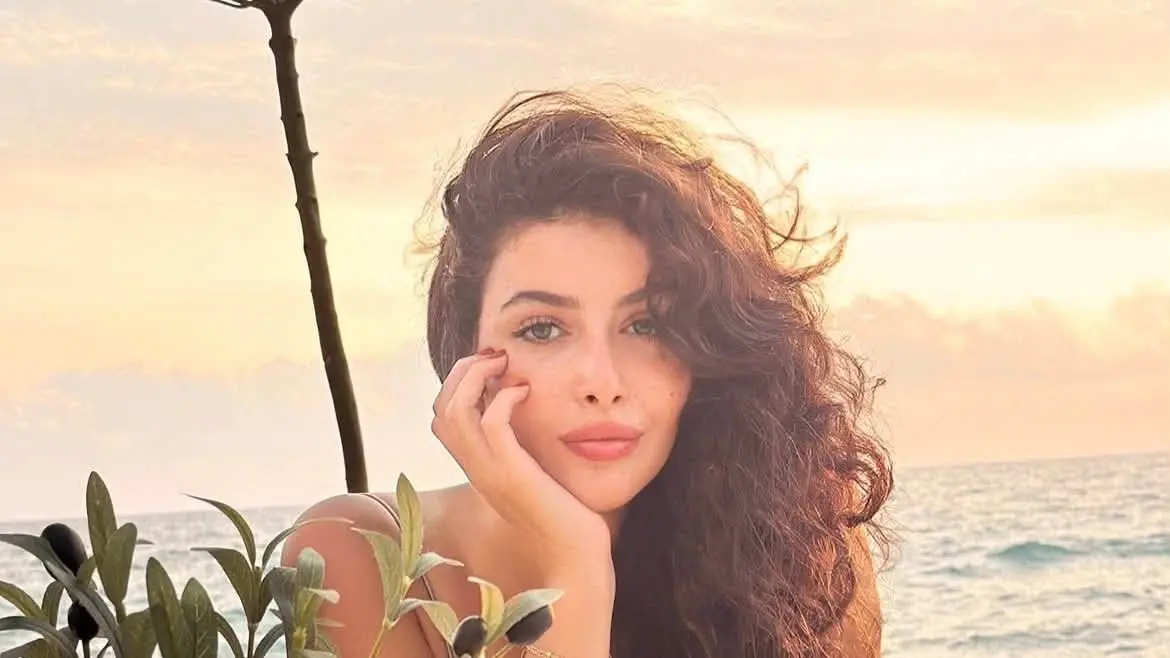 فيديو - حلق الشعر وكذبة.. مفاجأة عن بدايات سارة بركة