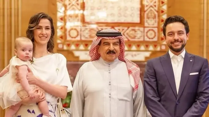 صور رجوة الحسين وابنتها في البحرين تتصدران الترند.. تفاصيل الإطلالة المميزة