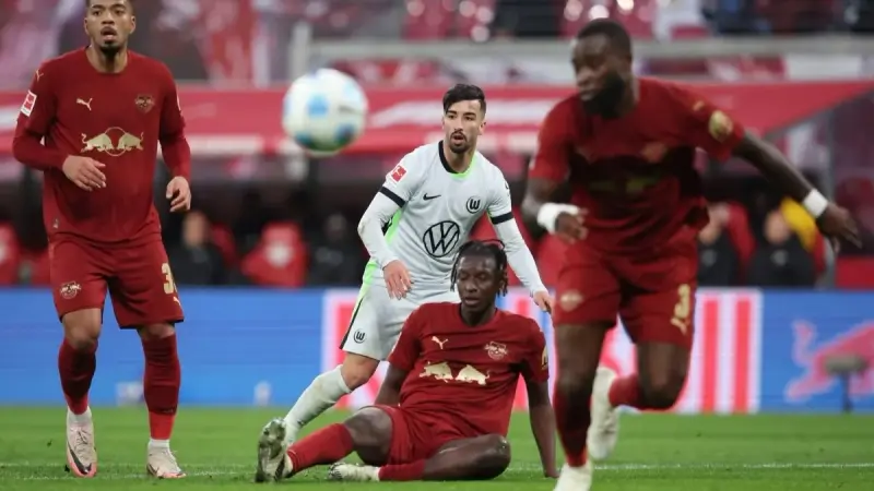 نجم عربي آخر في الدوري الألماني.. كم عدد أهداف محمد الأمين عمورة هذا الموسم؟