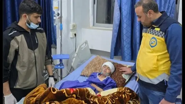 فيديو - إنقاذ طفل في الرقة السورية بعد 6 ساعات من سقوطه في بئر