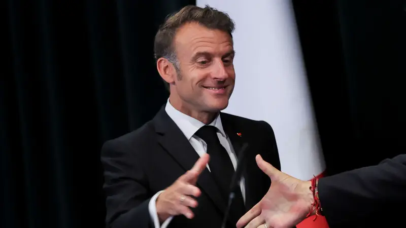 ماكرون يحض على الاستثمار في أوروبا "المستقرة"