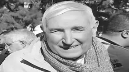 من هو المعلق الرياضي عبد الرزاق زواوي؟